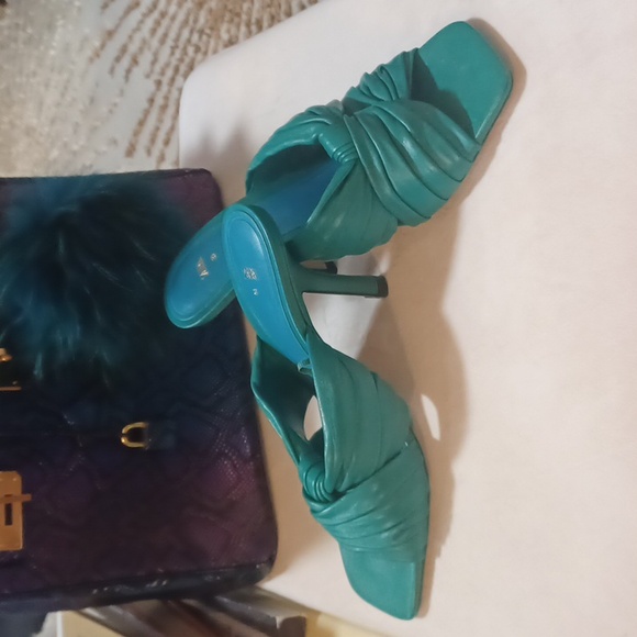 ZARA BRIGHT APPLE GREEN LEATHER KITTEN HEEL MULES SZ.39 - Picture 2 of 9